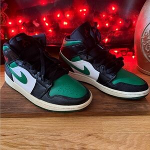 Air Jordan 1 Mid GS  black and Pine Green size 8 used but great condition